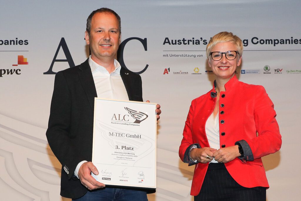 Peter Huemer mit dem Zertifikat von Austria's Leading Companies